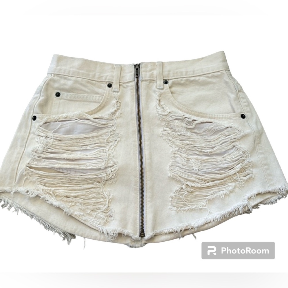 Carmar Los Angeles Ivory Zip Front Ripped Denim Skirt Size 28
